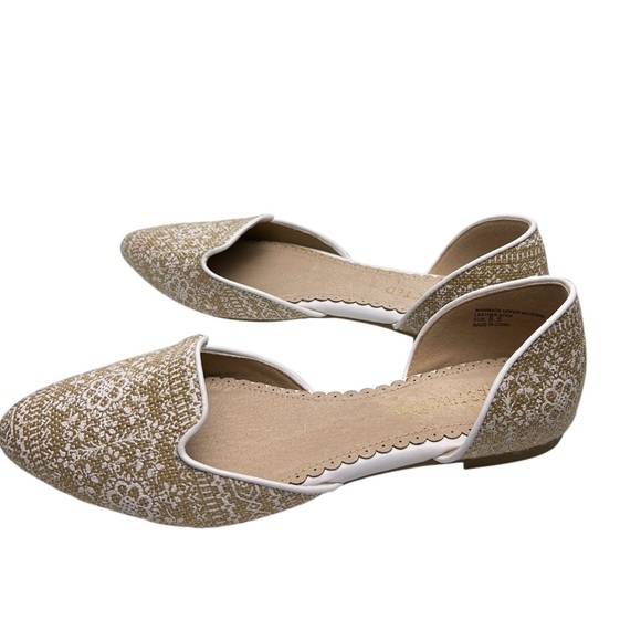 Boho Women’s Flats Size 8.5 Beige White Floral Pointed Toe - Picture 1 of 9